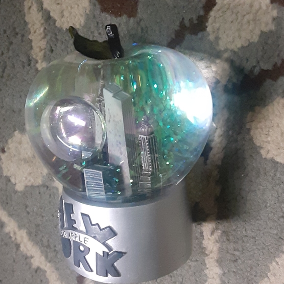 The big apple globe - Picture 4 of 4